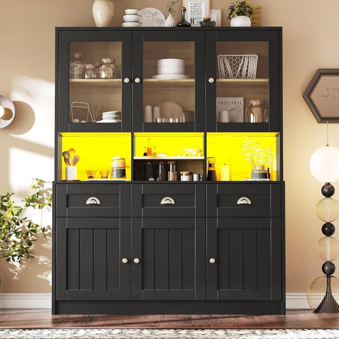 Une touche de caractere, buffet avec tiroirs, avec portes dans un ton bois naturel et vert