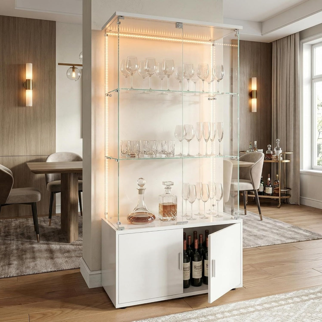 Le charme du rangement avec ce armoire avec portes, avec elements vitres, coloris blanc et bois naturel