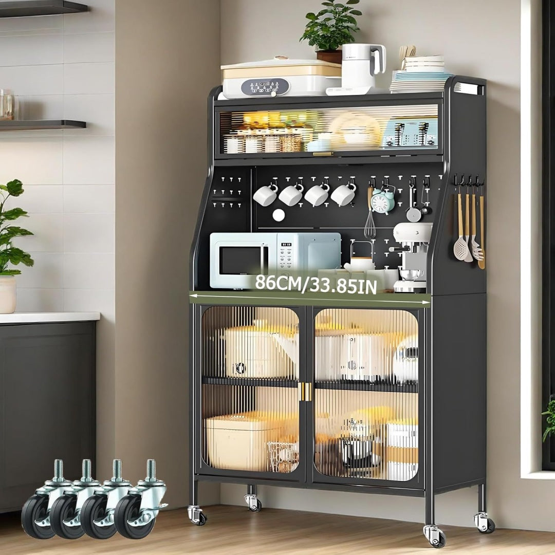 Une touche de caractere, buffet avec portes, avec etageres dans un ton noir et vert