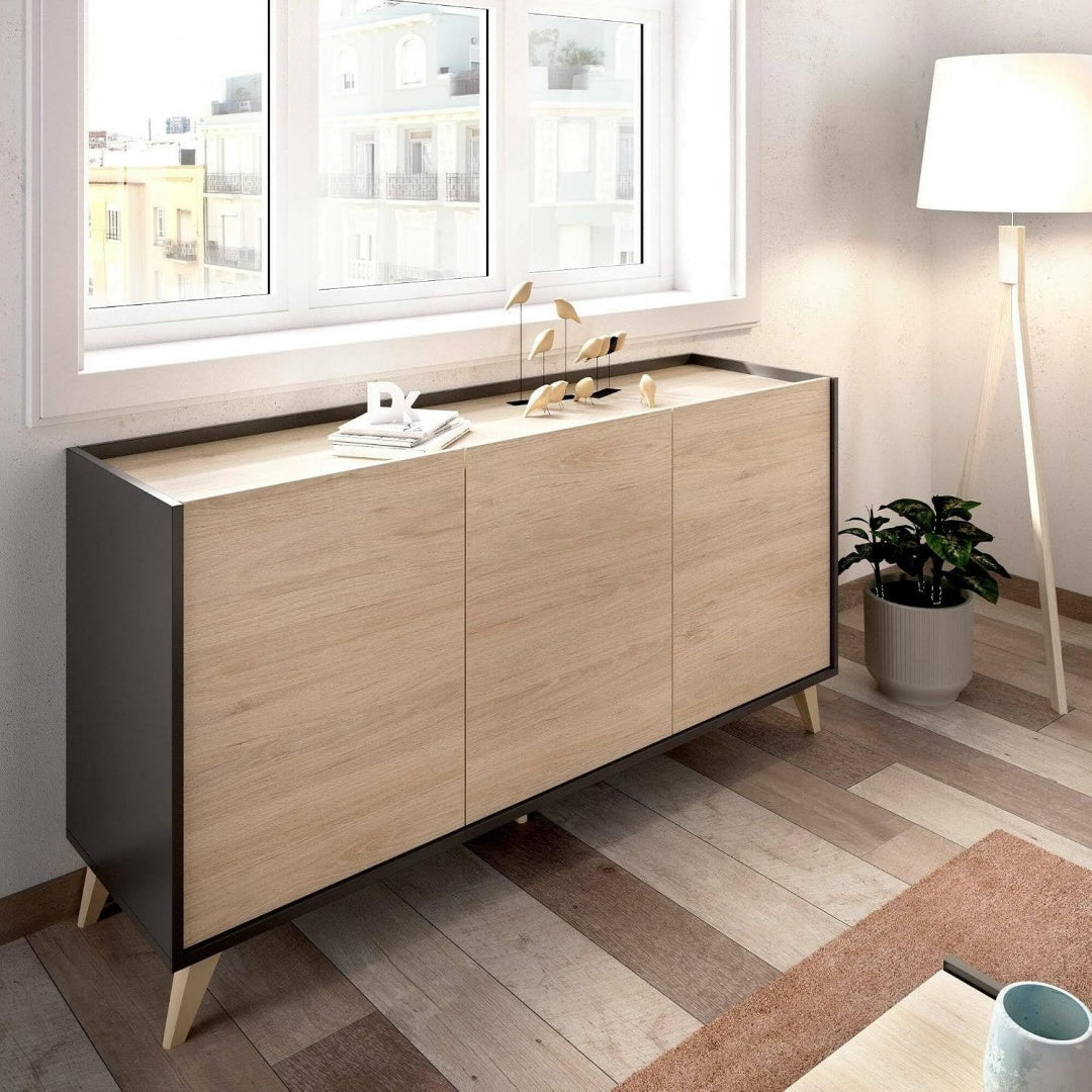 Un espace mieux organise grace a ce buffet avec portes, avec etageres, finition chene et naturel