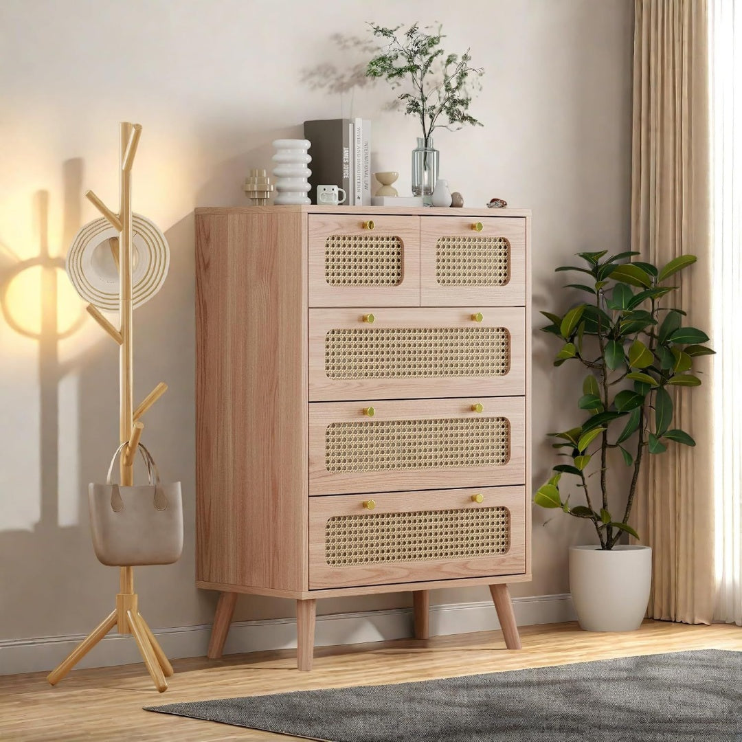 Le charme du rangement avec ce commode avec tiroirs, aux accents metalliques, coloris naturel et bois naturel