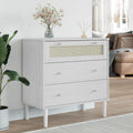 Un espace mieux organise grace a ce buffet avec details en rotin, a l'aspect bois, finition blanc et naturel