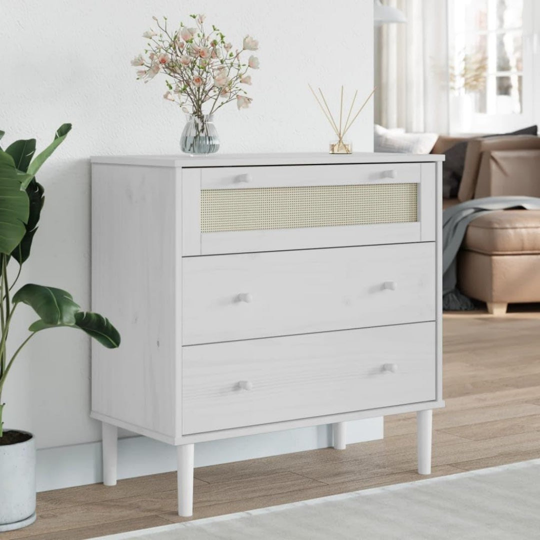Un espace mieux organise grace a ce buffet avec details en rotin, a l'aspect bois, finition blanc et naturel