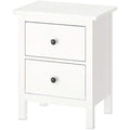 Une silhouette equilibree pour ce commode avec tiroirs, a l'aspect bois, teinte blanc et naturel