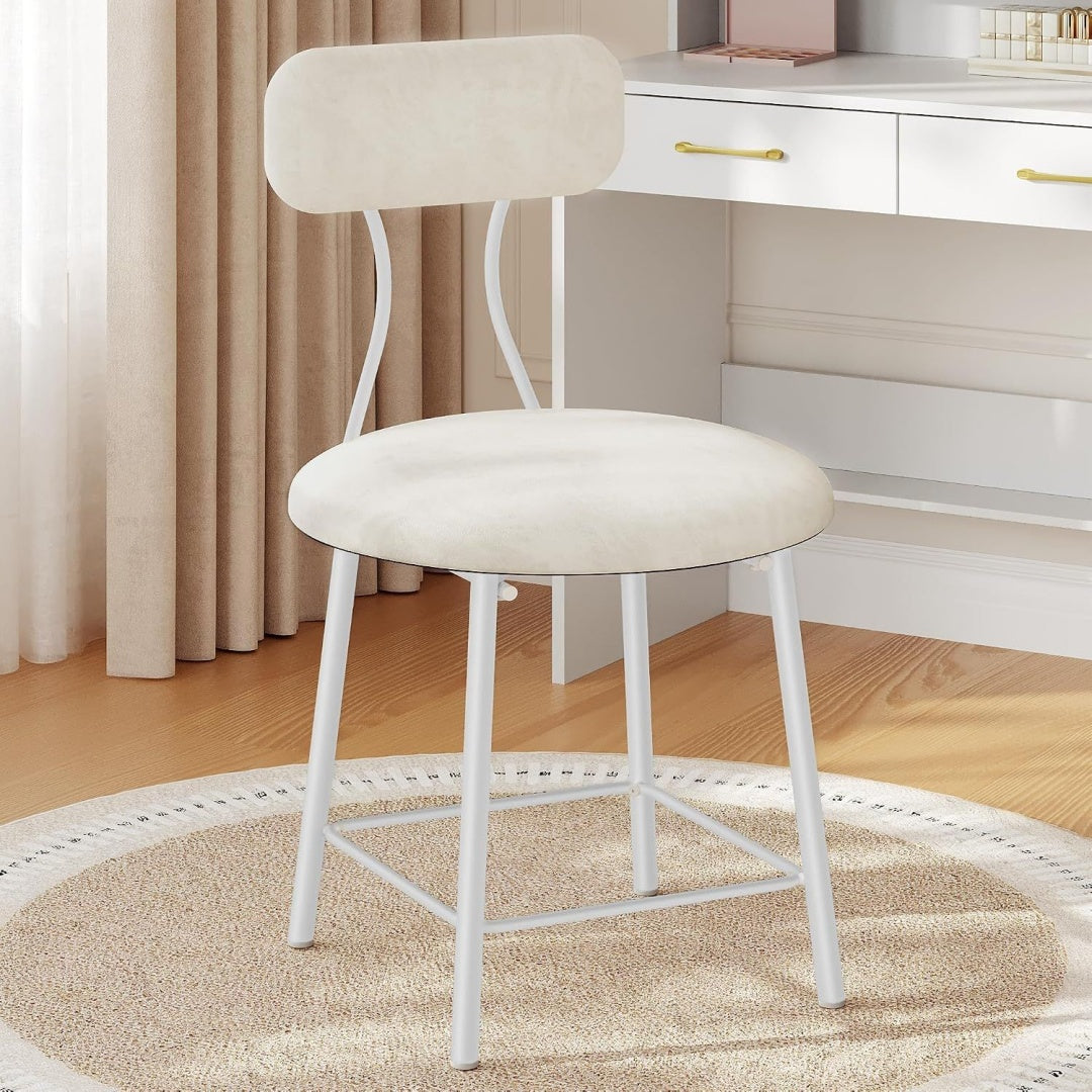 Pour un interieur harmonieux, table avec portes, a l'aspect bois en finition blanc et bois naturel