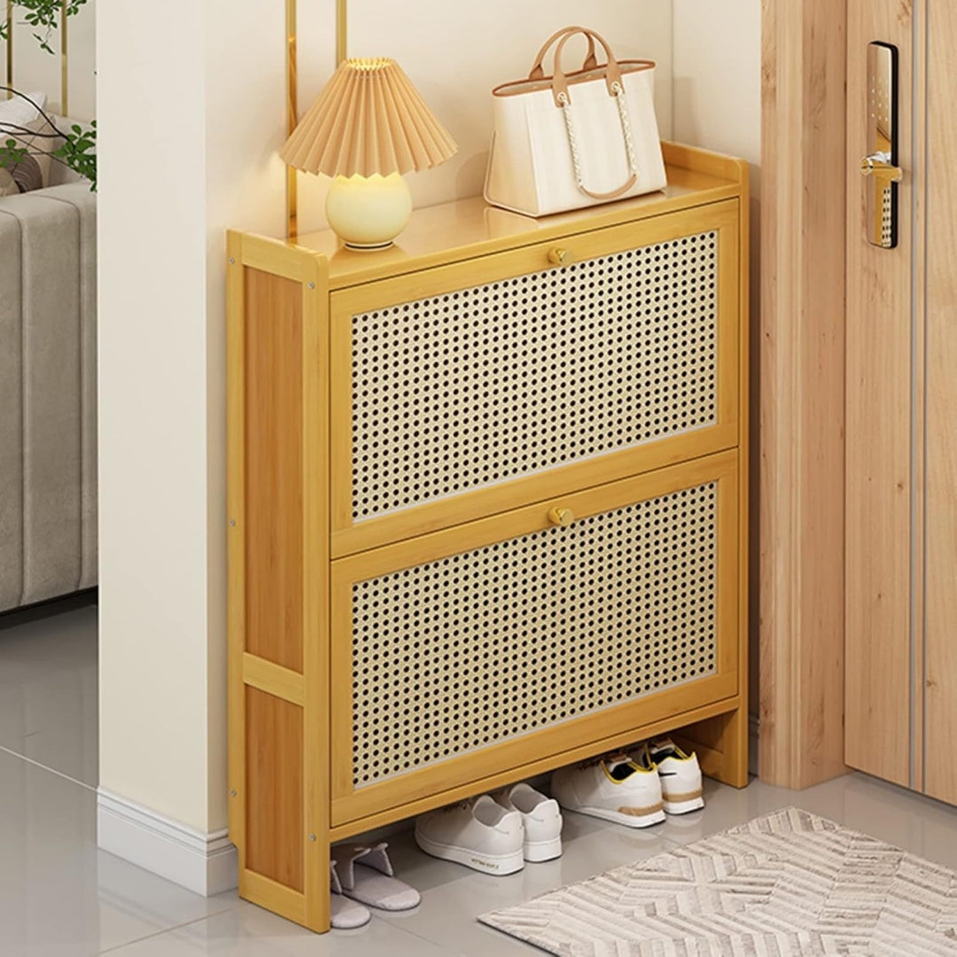 Pour un interieur harmonieux, commode avec tiroirs, avec portes en finition naturel